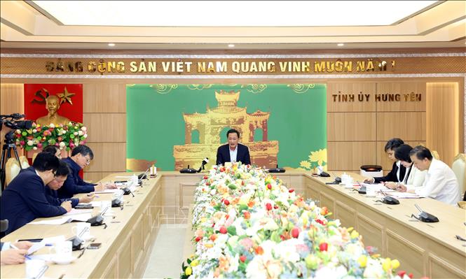 Ban Thường vụ Tỉnh ủy Hưng Yên họp Ban Chỉ đạo các công trình trọng điểm để tháo gỡ những khó khăn, vướng mắc. Ảnh: Đinh Văn Nhiều-TTXVN