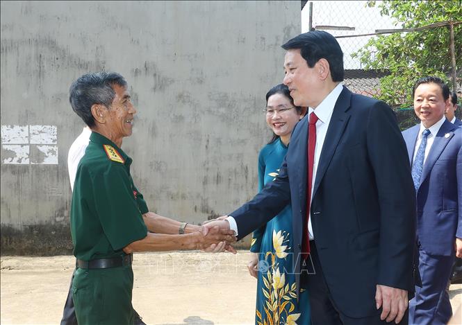 Chủ tịch nước Lương Cường đến thăm cựu chiến binh Nguyễn Phương Mỹ (phường Tân Đồng, thành phố Đồng Xoài, tỉnh Bình Phước). Ảnh: Lâm Khánh – TTXVN