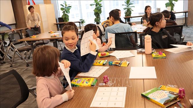 The children learn Vietnamese through games. VNA Photo: Lê Hoàng