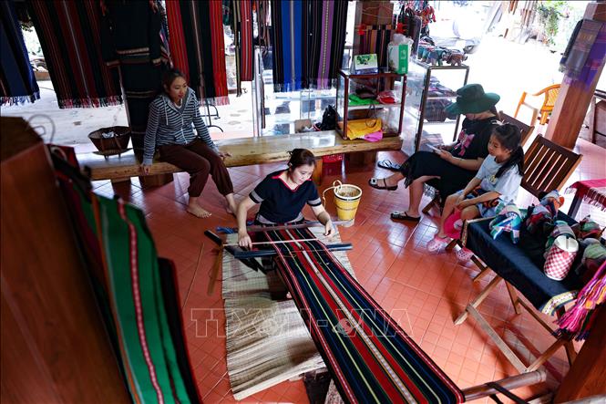 Thành phố hoàn thành nhiệm vụ xây dựng nông thôn mới và đến đầu năm 2025, có 6 xã đạt chuẩn nông thôn mới nâng cao và 2 xã đạt tiêu chí xã nông thôn mới kiểu mẫu. Ảnh: Thanh Tùng - TTXVN