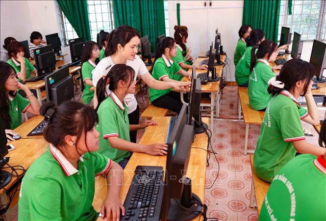 Đến nay, Buôn Ma Thuột là thành phố lớn nhất khu vực Tây Nguyên và nhiều lĩnh vực như: Y tế, giáo dục-đào tạo, khoa học-công nghệ, chế biến nông sản… cũng dẫn đầu khu vực Tây Nguyên. Ảnh: Thanh Tùng - TTXVN