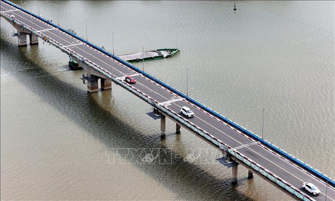 The road features eight newly built bridges, with a total investment of over 500 billion VND (over 19.5 million USD), further enhancing accessibility in the region. VNA Photo: Hồng Đạt 