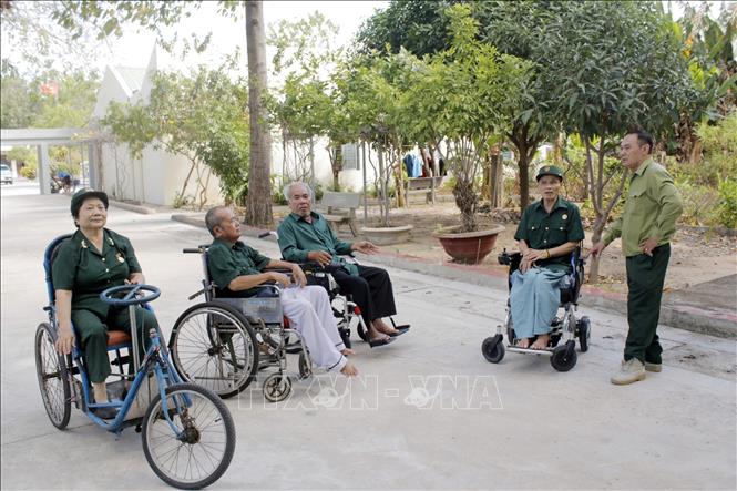 Các thương bệnh binh sinh hoạt tại Trung tâm Điều dưỡng thương binh và người có công Long Đất. Ảnh: Hoàng Nhị - TTXVN