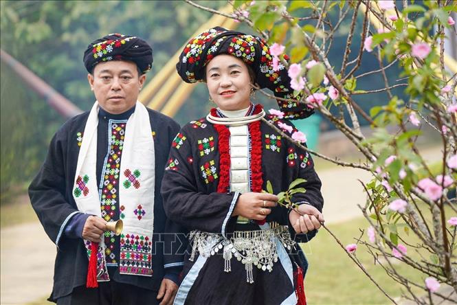 The elaborate and refined embroidery on Dao Tien clothing not only showcases high aesthetic value but also conveys long stories about the group’s history and origins. VNA Photo: Khánh Hoà 