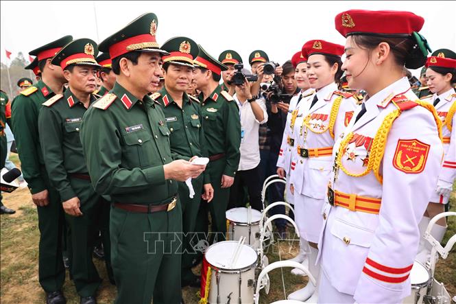Đại tướng Phan Văn Giang, Uỷ viên Bộ Chính trị, Phó Bí thư Quân uỷ Trung ương, Bộ trưởng Bộ Quốc phòng động viên các lực lượng tham gia hợp luyện. Ảnh: Minh Đức - TTXVN

