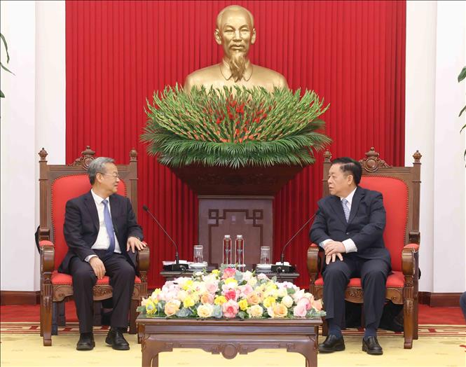 Đồng chí Nguyễn Trọng Nghĩa, Trưởng Ban Tuyên giáo và Dân vận Trung ương tiếp đồng chí Trần Kiến Văn, Tổng Biên tập Nhân dân nhật báo (Trung Quốc). Ảnh: Phương Hoa - TTXVN