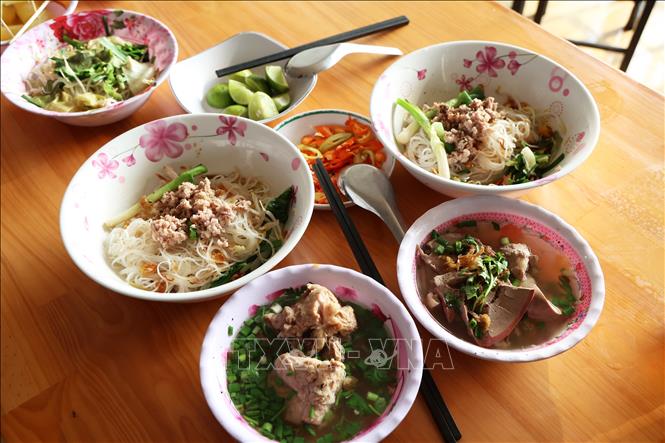 Món hủ tíu Mỹ Tho khô. Ảnh: Hồng Đạt - TTXVN
