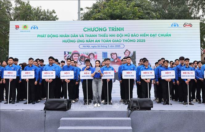 Ra mắt các đội hình 