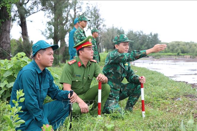 Để kịp thời phòng ngừa, phát hiện và xử lý tội phạm trên địa bàn biên giới biển, Bộ đội Biên phòng Tiền Giang thường xuyên phối hợp với các lực lượng Công an, Dân quân tự vệ tuần tra kiểm soát, kiểm soát địa bàn (5/2024). Ảnh: Hữu Chí – TTXVN