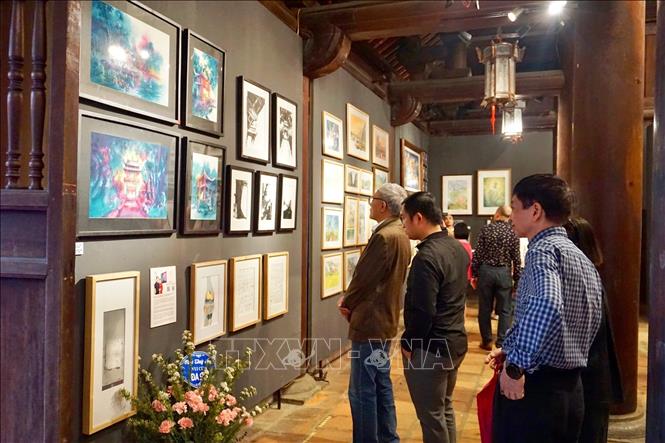 Visitors to the exhibition. VNA Photo