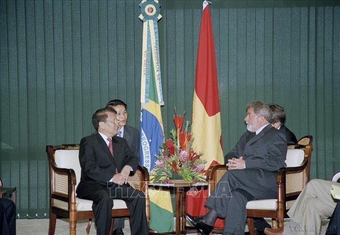 Tổng thống Luiz Inácio Lula da Silva đón, hội đàm với Chủ tịch nước Trần Đức Lương thăm chính thức Brazil từ ngày 16 - 17/11/2004. Ảnh: Nguyễn Khang – TTXVN
