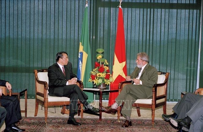 Tổng thống Luiz Inácio Lula da Silva hội đàm với Tổng Bí thư Nông Đức Mạnh thăm hữu nghị chính thức Brazil. Hai nhà lãnh đạo nhất trí nâng cấp quan hệ hai nước lên Đối tác toàn diện (Rio de Janeiro, 29/5/2007). Ảnh: Xuân Tuân – TTXVN
