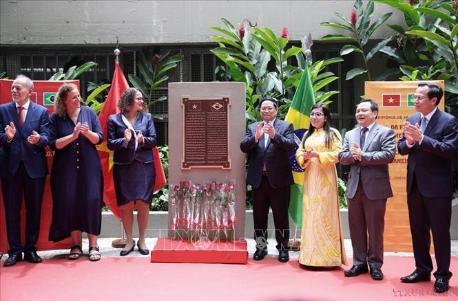 Ngày 17/11/2024, Thủ tướng Phạm Minh Chính dự Lễ đặt biển kỷ niệm Chủ tịch Hồ Chí Minh tại thành phố Rio de Janeiro, Brazil. Ảnh: Dương Giang-TTXVN

