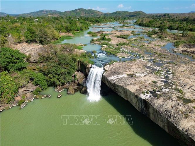 Nằm cách trung tâm thành phố Buôn Ma Thuột gần 30km, thác Dray Nur (là một phần của hệ thống thác nước thuộc dòng sông Sêrêpôk) là điểm giao nhau giữa hai tỉnh Đắk Lắk và Đắk Nông. Ảnh: Thanh Tùng - TTXVN