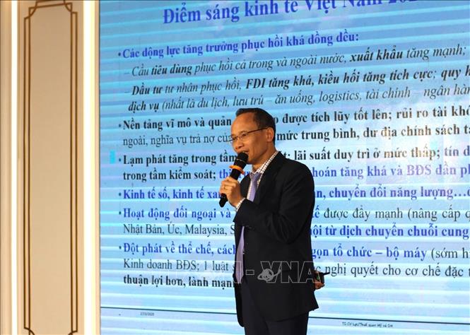 Chuyên gia cập nhật thông tin mới tại hội thảo. Ảnh: Mỹ Phương – TTXVN