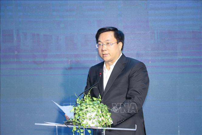 Chủ tịch UBND tỉnh Vĩnh Phúc Trần Duy Đông đánh giá cao sự chuyển đổi từ xe máy sử dụng nhiên liệu xăng truyền thống sang xe điện – phù hợp với định hướng phát triển xanh của Chính phủ của Honda Việt Nam. Ảnh: Văn Xuyên-TTXVN