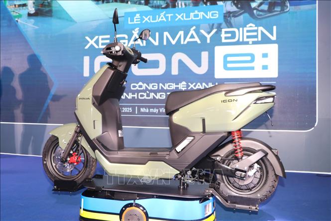 Công ty Honda Việt Nam chính thức xuất xưởng mẫu xe gắn máy điện sản xuất trong nước đầu tiên mang tên ICON e:. Ảnh: Văn Xuyên-TTXVN