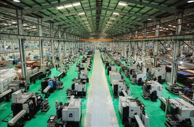 THACO đầu tư hệ thống máy CNC hiện đại, đáp ứng yêu cầu ngày càng cao của công nghiệp cơ khí, phụ trợ ô tô. Ảnh: Hoàng Hiếu - TTXVN