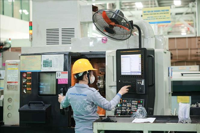 THACO đầu tư hệ thống máy CNC hiện đại, đáp ứng yêu cầu ngày càng cao của công nghiệp cơ khí, phụ trợ ô tô. Ảnh: Hoàng Hiếu - TTXVN