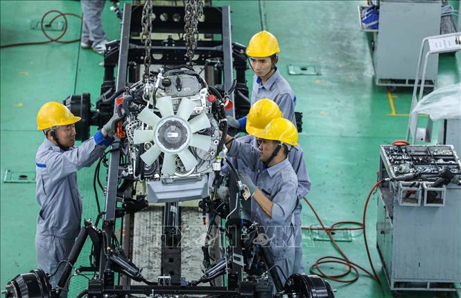 Cùng với hệ thống máy móc hiện đại, lực lượng lao động của THACO thường xuyên được đào tạo, nâng cao tay nghề để đáp ứng yêu cầu ngày càng cao của khách hàng. Ảnh: Quốc Khánh- TTXVN