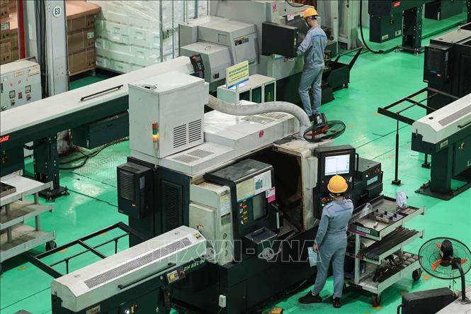 THACO đầu tư hệ thống máy CNC hiện đại, đáp ứng yêu cầu ngày càng cao của công nghiệp cơ khí, phụ trợ ô tô. Ảnh: Hoàng Hiếu - TTXVN