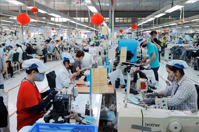 Công ty TNHH May Tiến Thuận, phường Mỹ Bình, thành phố Phan Rang - Tháp Chàm, Ninh Thuận chuyên may quần, áo jacket, thể thao…xuất khẩu sang thị trường Mỹ, Canada..., ổn định việc làm và đảm bảo quyền lợi cho hàng ngàn lao động. Ảnh: Minh Quyết - TTXVN