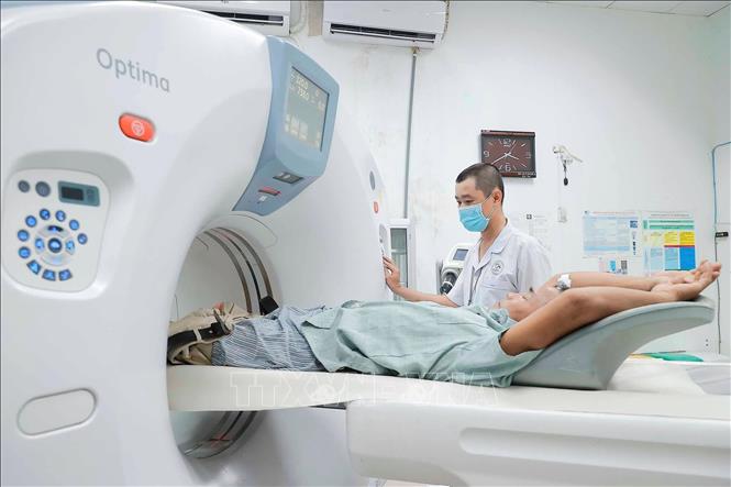 Bệnh viện Đa khoa tỉnh Ninh Thuận được đầu tư cơ sở vật chất khang trang, trang thiết bị y tế hiện đại, môi trường thông thoáng, sạch đẹp; đội ngũ y, bác sĩ được nâng cao chuyên môn kỹ thuật và tận tâm với nghề mang đến sự hài lòng cho người dân. Ảnh: Minh Quyết - TTXVN