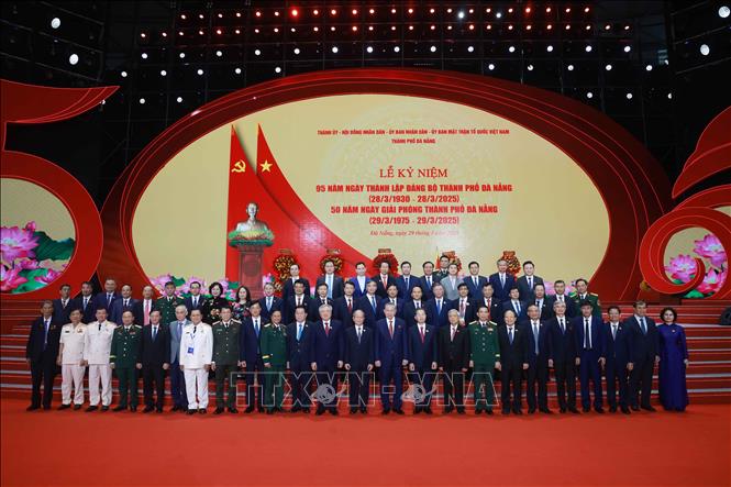 Tổng Bí thư Tô Lâm, các đồng chí lãnh đạo, nguyên lãnh đạo Đảng, Nhà nước và các đại biểu tại Lễ kỷ niệm. Ảnh: Thống Nhất – TTXVN
