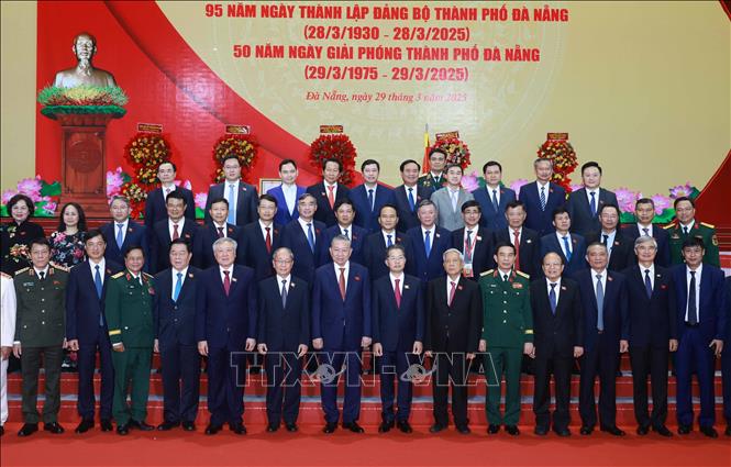 Tổng Bí thư Tô Lâm, các đồng chí lãnh đạo, nguyên lãnh đạo Đảng, Nhà nước và các đại biểu tại Lễ kỷ niệm. Ảnh: Thống Nhất – TTXVN