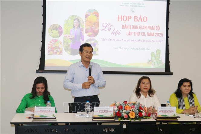 Ông Nguyễn Minh Tuấn, Giám đốc Sở Văn hóa, Thể thao và Du lịch TP Cần Thơ phát biểu. Ảnh: Ngọc Thiện - TTXVN.