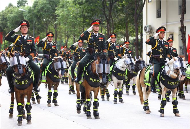 Khối kỵ binh của Cảnh sát cơ động với những chiến mã dũng mãnh sải bước uy nghiêm, tạo điểm nhấn ấn tượng trong buổi hợp luyện. Ảnh: Lê Xuân-TTXVN