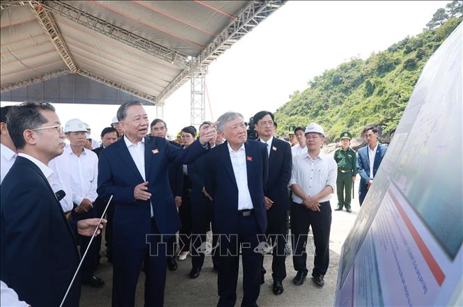 Tổng Bí thư Tô Lâm thăm dự án đầu tư, xây dựng Bến cảng Liên Chiểu - Phần cơ sở hạ tầng dùng chung. Ảnh: Thống Nhất – TTXVN