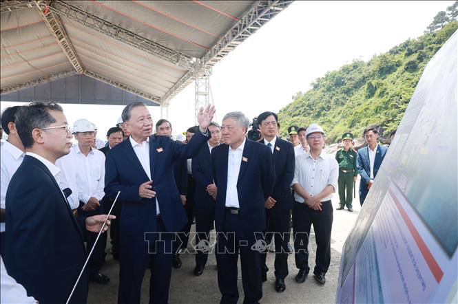 Tổng Bí thư Tô Lâm thăm dự án đầu tư, xây dựng Bến cảng Liên Chiểu - Phần cơ sở hạ tầng dùng chung. Ảnh: Thống Nhất – TTXVN