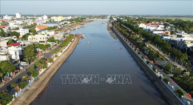 Hong Ngu - Vung Hung canal starts in Hong Ngu city was built dug in 1977, bringing fresh water from Tien River to Dong Thap Muoi region. Photo by courtesy/VNA