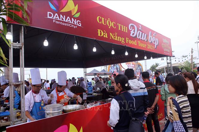 Cuộc thi thu hút đông đảo người dân, du khách đến xem và trải nghiệm ẩm thực. Ảnh: Trần Lê Lâm – TTXVN 