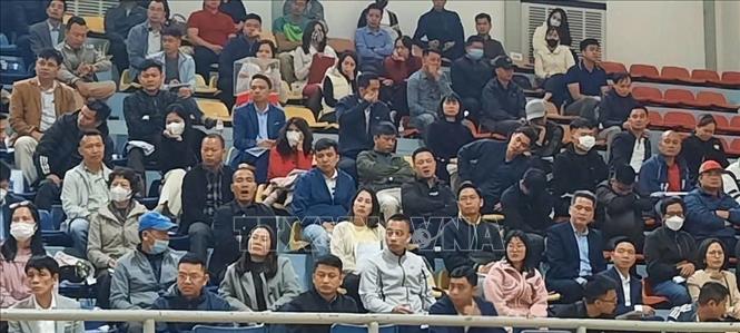 Phiên đấu giá đất tại huyện Sóc Sơn (Hà Nội) ngày 29/3 có giá trúng lên đến 120,6 triệu đồng/m2. Ảnh: TTXVN phát

