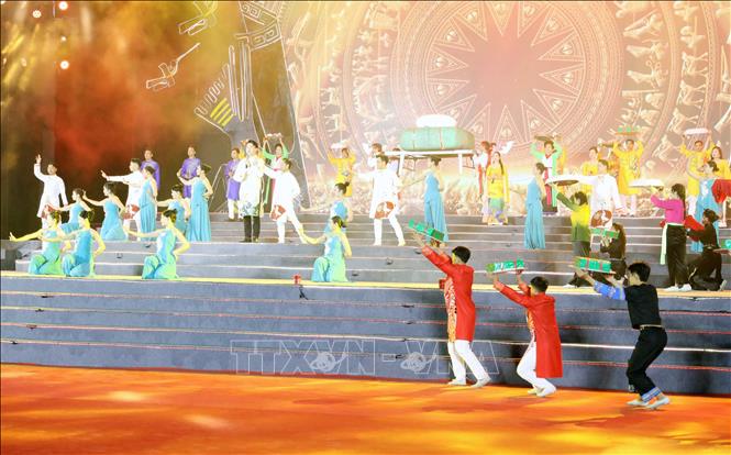 A performance at the festival’s opening ceremony. VNA Photo: Tạ Toàn