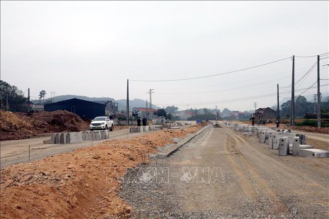 Một số đoạn của Quốc lộ 4B qua địa bàn huyện Lộc Bình, tỉnh Lạng Sơn đang trong giai đoạn thi công. Ảnh: Văn Đạt - TTXVN