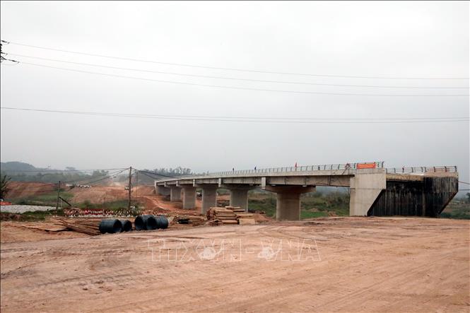 Trong ảnh: Cầu Bản Tấu trên tuyến Quốc lộ 4B (đoạn qua huyện Lộc Bình, tỉnh Lạng Sơn) đã cơ bản thi công xong. Ảnh: Văn Đạt - TTXVN