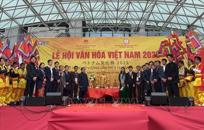 Tái hiện lễ Giỗ Tổ Hùng Vương tại Lễ hội Văn hóa Việt Nam 2025 tại Osaka./. Ảnh: Nguyễn Tuyến – Pv TTXVN tại Nhật Bản