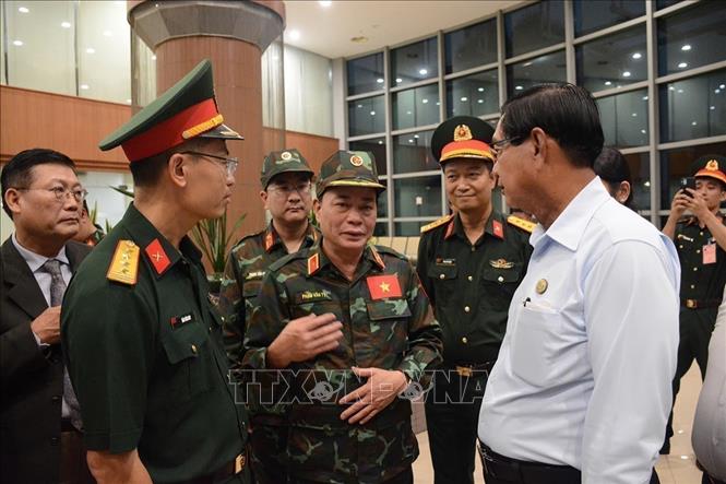 Major General Pham Van Ty, head of the Vietnamese mission, meets with Myanmar officials. VNA/Photo by courtesy