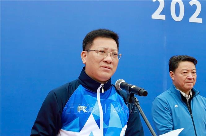 Ông Nguyễn Việt Dũng, Giám đốc Sở Văn hóa thể thao và Du lịch Quảng Ninh phát biểu chào mừng Giải. Ảnh: Thanh Tùng/TTXVN phát