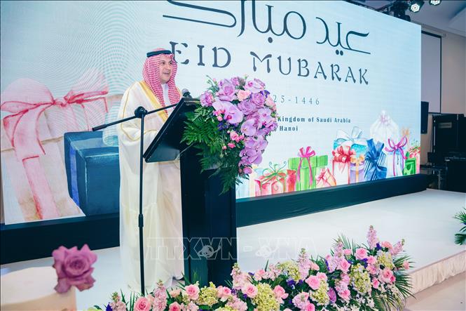 Đại sứ Vương quốc Ả rập Xê-út tại Việt Nam Mohammed Ismaeil A. Dahlwy đã giới thiệu khái quát về lễ Eid al-Fitr. Ảnh: TTXVN phát