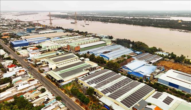 Khu công nghiệp Mỹ Tho, thành phố Mỹ Tho, tỉnh Tiền Giang, có diện tích hơn 79ha, tỷ lệ lấp đầy mặt bằng đạt 100% thuộc các lĩnh vực chế biến thức ăn gia súc; chế biến thủy, hải sản xuất khẩu; chế biến nông sản; chế biến thực phẩm; may mặc; dịch vụ kho lạnh…Ảnh: Vũ Sinh – TTXVN