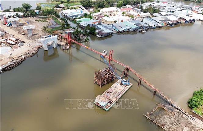 Đường Hồ Chí Minh đoạn Gò Quao - Vĩnh Thuận qua vàm Chắc Băng. Ảnh: Hồng Đạt - TTXVN 