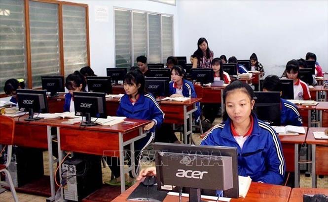 Một giờ tin học của học sinh trường Dân tộc nội trú tỉnh Khánh Hòa. Ảnh: Phan Sáu – TTXVN
