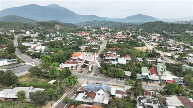 Huyện miền núi Khánh Vĩnh thoát nghèo, một thành tích lớn của toàn hệ thống chính trị tỉnh Khánh Hòa sau chặng đường dài nỗ lực. Ảnh: Phan Sáu - TTXVN