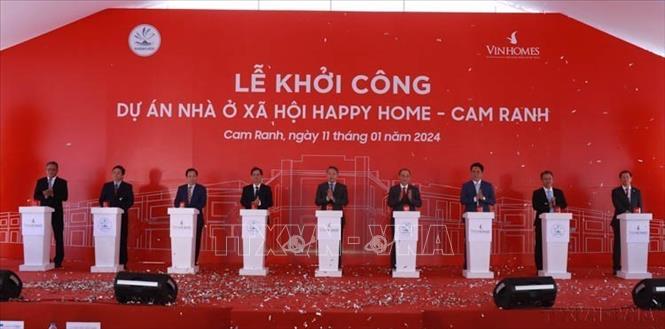 Khởi công dự án khu nhà ở xã hội Happy Home – Cam Ranh tại phường Cam Nghĩa, thành phố Cam Ranh (Khánh Hòa). Dự án hoàn thiện dự kiến sẽ có gần 3.600 căn nhà ở xã hội dạng thấp tầng; khu vực nhà ở thương mại với gần 540 căn liền kề và liền kề có sân vườn. Ảnh: Phan Sáu – TTXVN