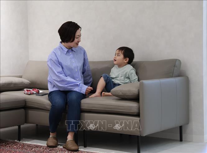 Mẹ con chị Fumi hiện đã có thể giao tiếp với nhau nhiều hơn. Ảnh: Xuân Giao - PV TTXVN tại Nhật Bản 