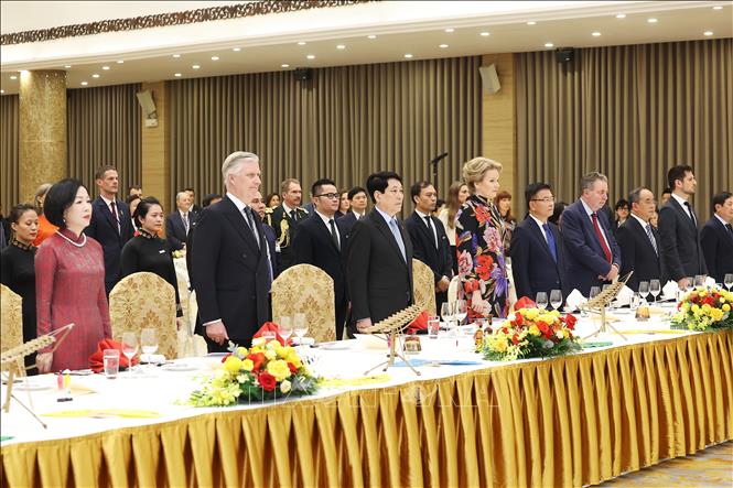 Chủ tịch nước Lương Cường và Phu nhân cùng Nhà Vua Vương quốc Bỉ Philippe và Hoàng hậu Mathilde dự tiệc chiêu đãi. Ảnh: Lâm Khánh – TTXVN